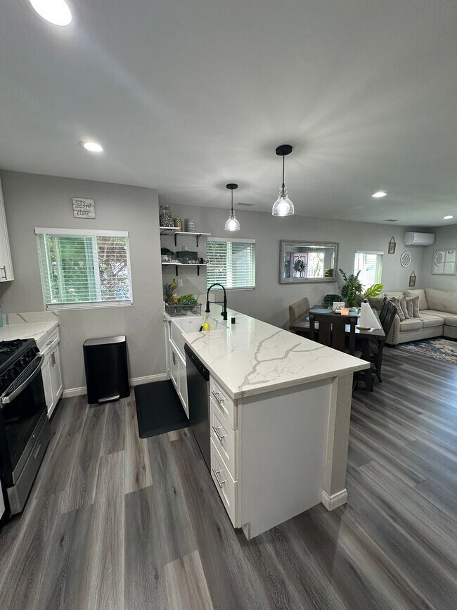 Building Photo - Inviting 3-Bedroom | 2-Bathroom Home in National City