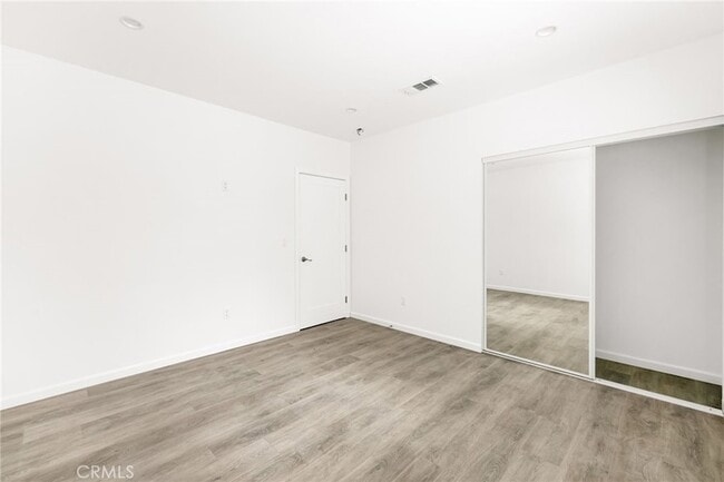 Building Photo - 7044 White Oak Ave