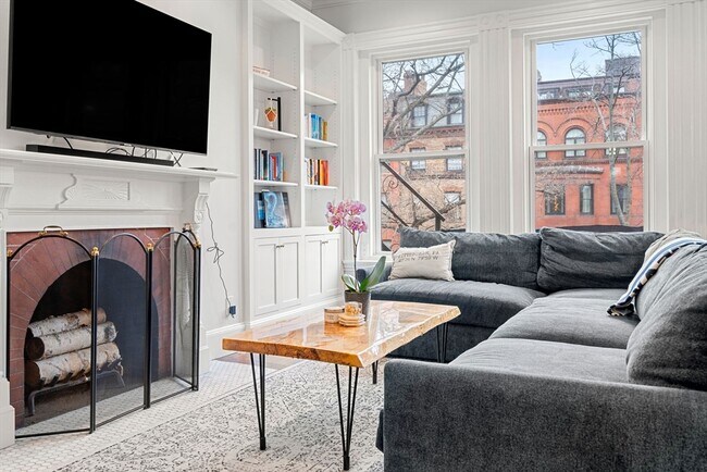 Building Photo - 461 Beacon St