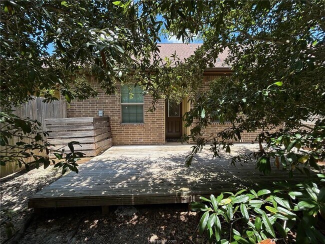 Building Photo - 419 Goldilocks Ln