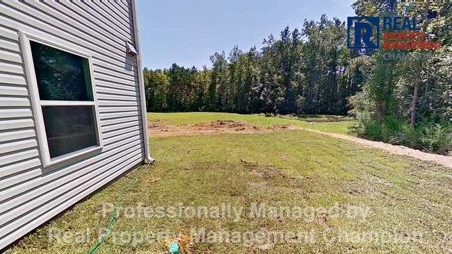 Building Photo - Space Galore in This Beautiful 5 BD/3 BA H...