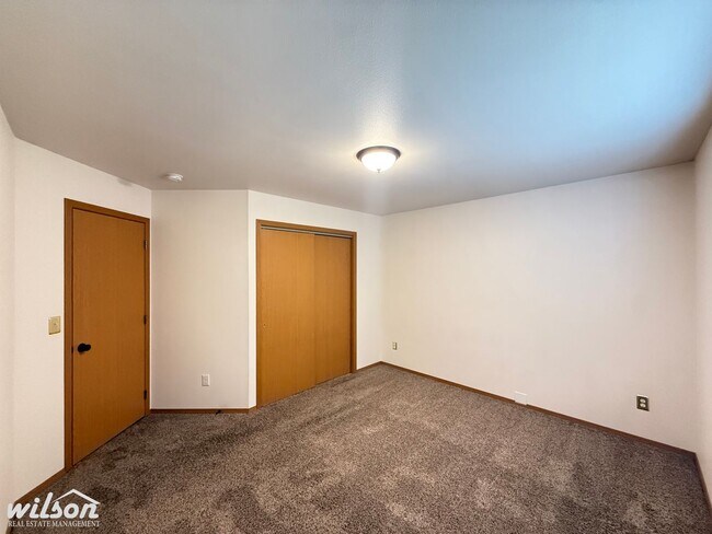 Building Photo - 810 Fremont St