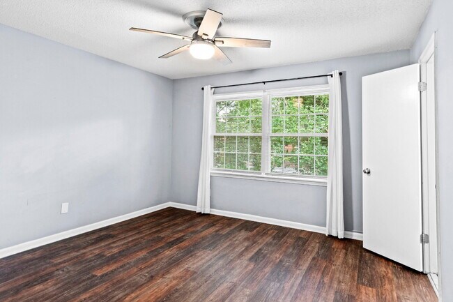 Building Photo - "Charming 2-Bed Condo in Greensboro with Spacious Layout, community clubhouse and POOL!"