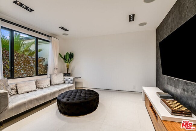 Building Photo - 25879 Chalmers Pl