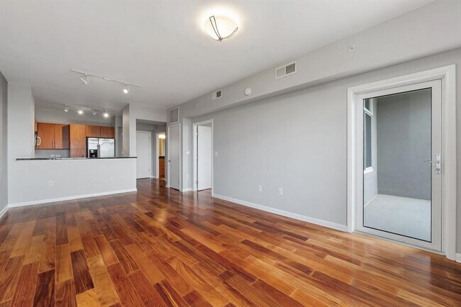 Building Photo - 54 Rainey St