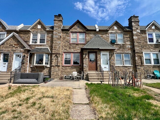 Building Photo - 3333 Chippendale St