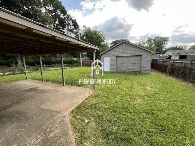 Building Photo - 3012 Randy Ln