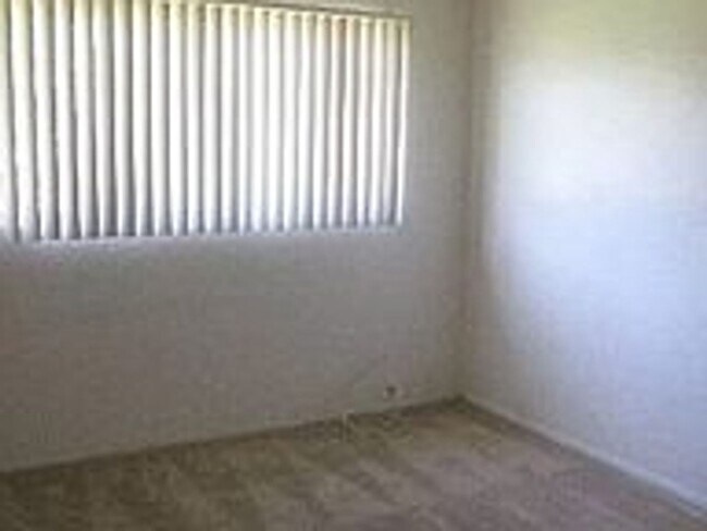 Building Photo - Charming 4-Bedroom Home in Hudson Park – Lush Landscaping!