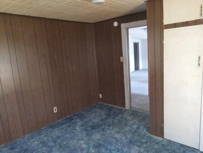 Building Photo - 911 Wells Ave