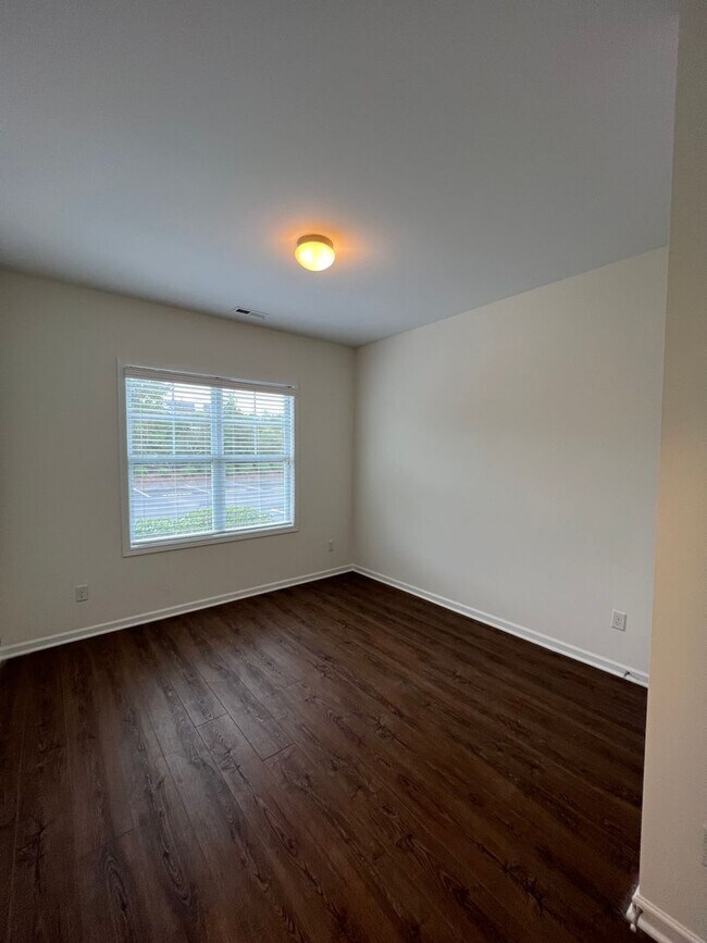 Building Photo - SAYLOR'S WATCH - 3 Bedroom Townhome in Mon...