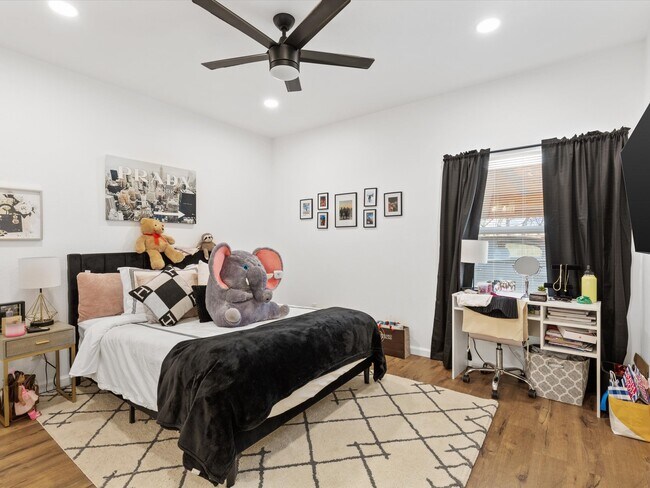 Building Photo - 3517 Mission St