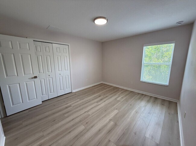 Building Photo - 16617 Cedar Crest Dr