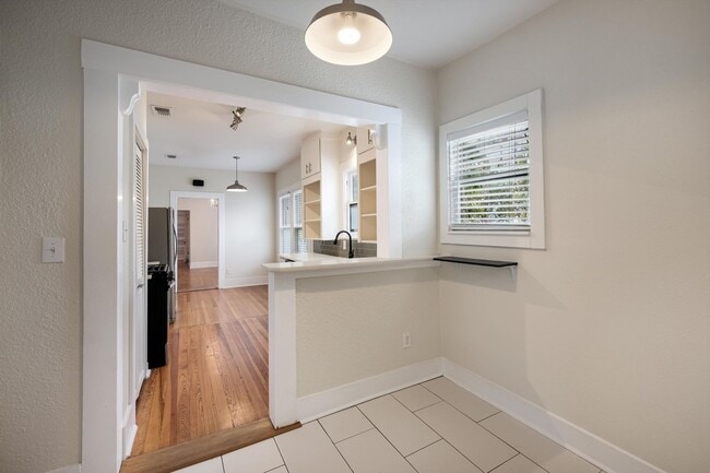 Building Photo - Modern Duplex in Monte Vista!