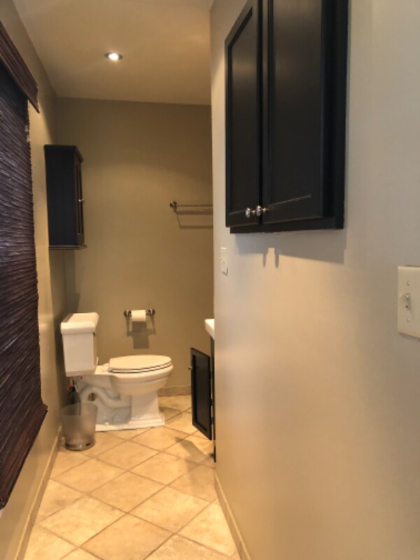 Building Photo - 553 Lilly Ave