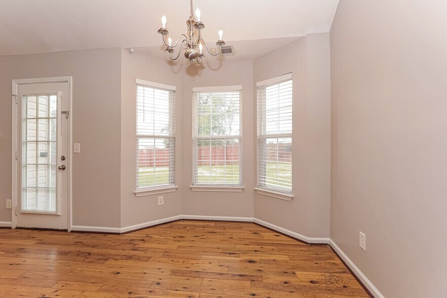 Building Photo - 128 Mary Joe Martin Dr
