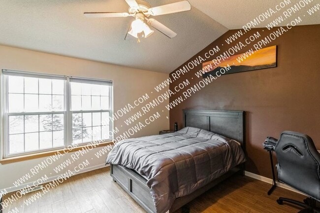 Building Photo - 1631 SW White Birch Cir