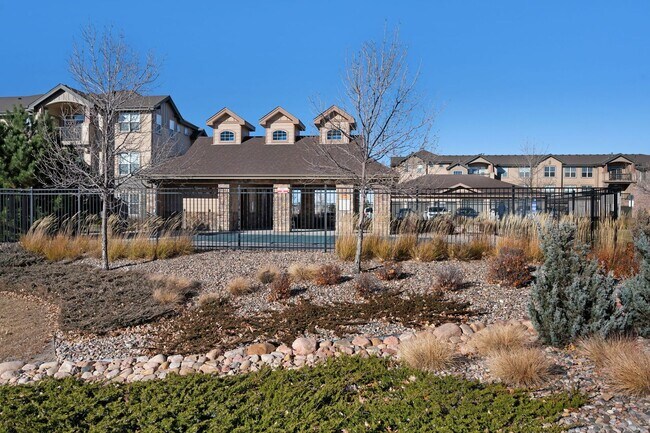 Building Photo - Beautiful 2 bdrm end unit with attach 2 car garage