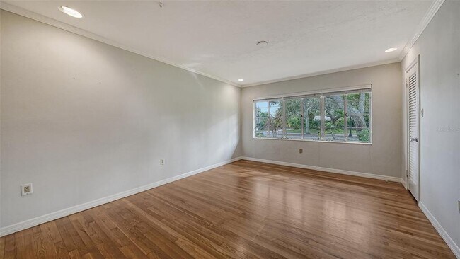Building Photo - 1763 South Dr