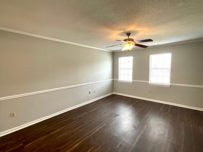 Building Photo - 3932 Miramar Ct
