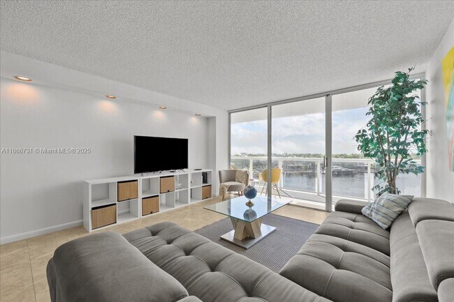 Building Photo - 20515 E Country Club Dr