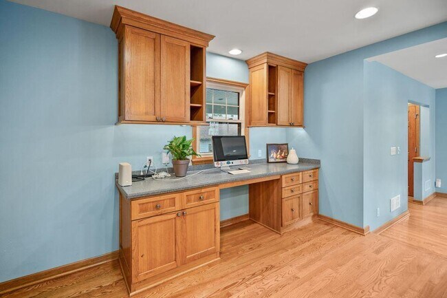 Building Photo - 5160 N Kent Ave