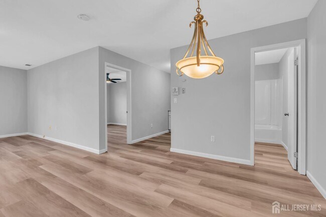 Building Photo - 213 Main St