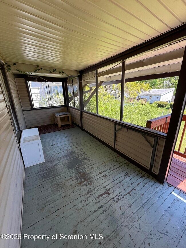 Building Photo - 1042 Taylor Ave