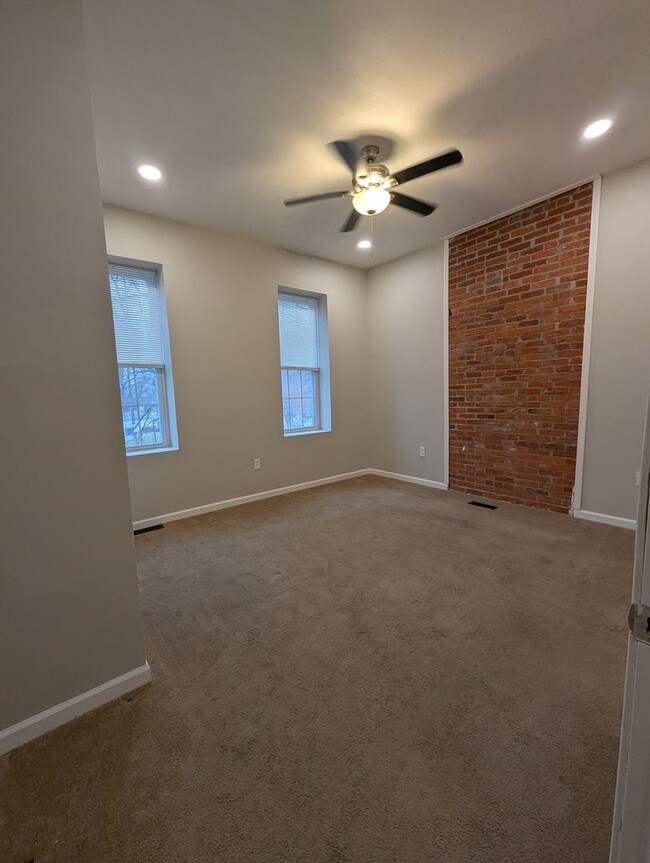 Building Photo - **$500 Security Deposit & 1st Month Free w...