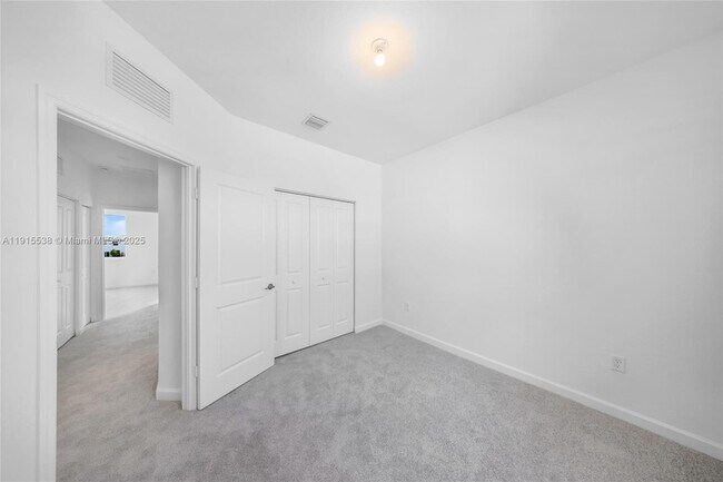 Building Photo - 2751 SE 25th Ave