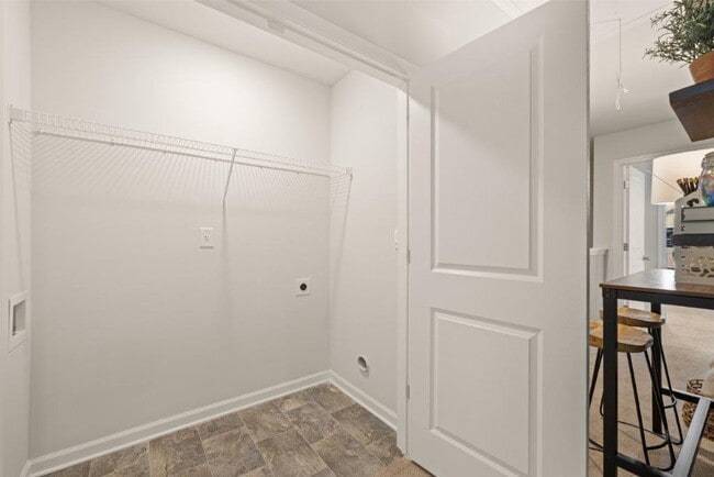 Building Photo - 811 Grovebury Ct