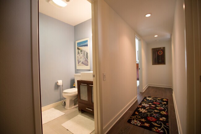 Building Photo - 2508 Arizona Ave