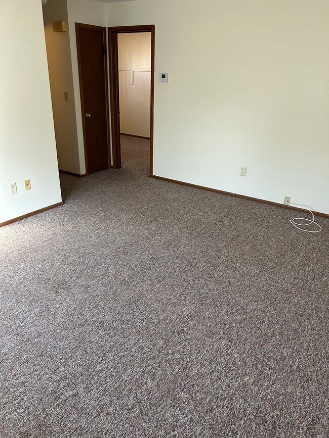 Building Photo - 10621 W Lincoln Ave