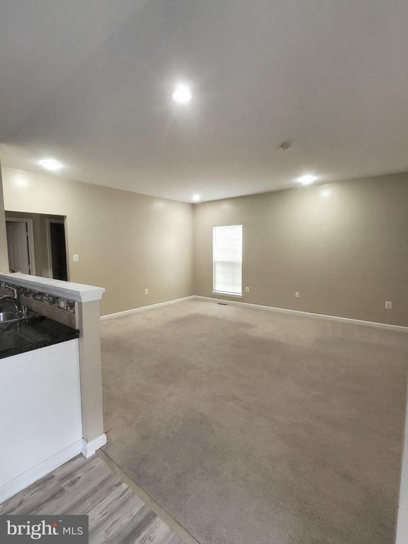 Building Photo - 9750 Granary Pl