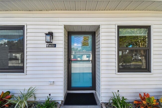 Building Photo - 9032 Mission Oaks Blvd