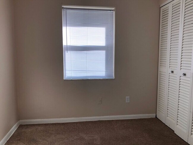 Building Photo - 3 Bed 1 Bath Home | Pet Friendly | Carport...