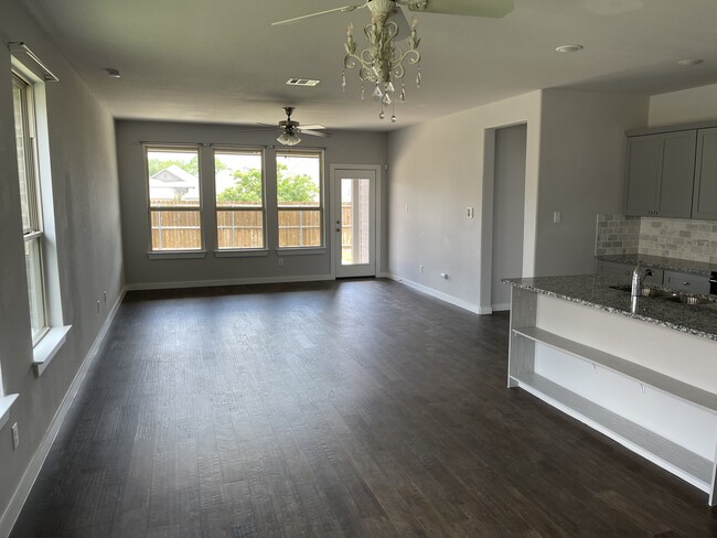 Building Photo - 413 McCoy Dr
