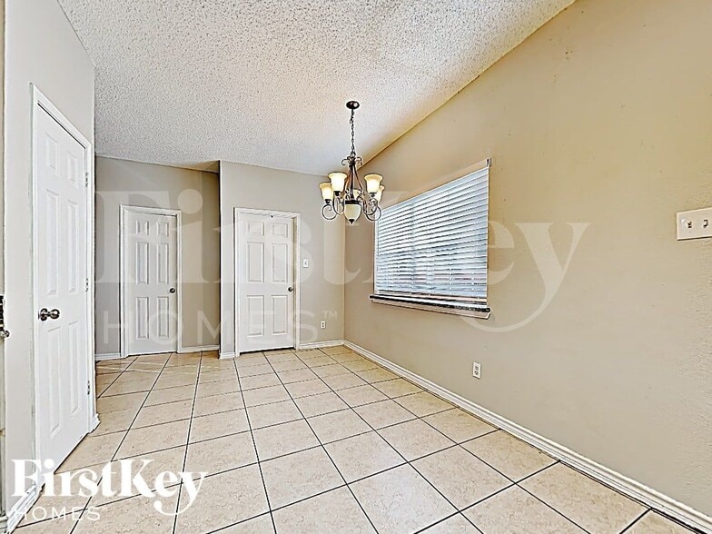 Building Photo - 5611 Chimney Rock Dr