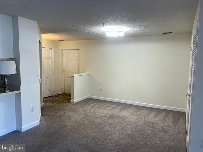 Building Photo - 625 Admiral Dr