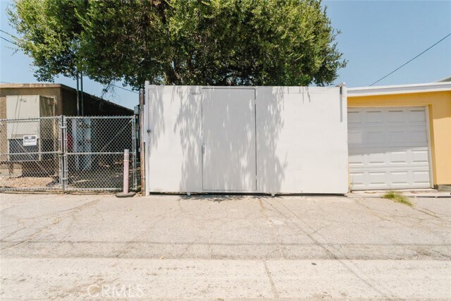 Building Photo - 10550 1/4 W Victory Blvd