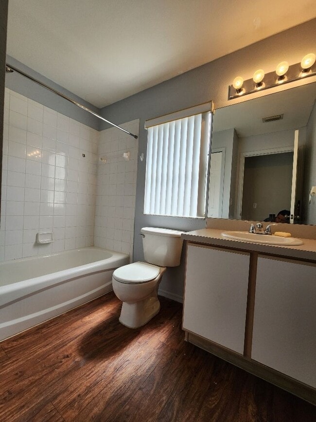 Building Photo - Gorgeous 3-Bedroom, 2-Bathroom in Brandon