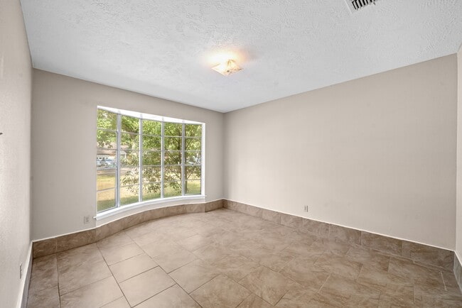 Building Photo - 11111 Longcommon Dr