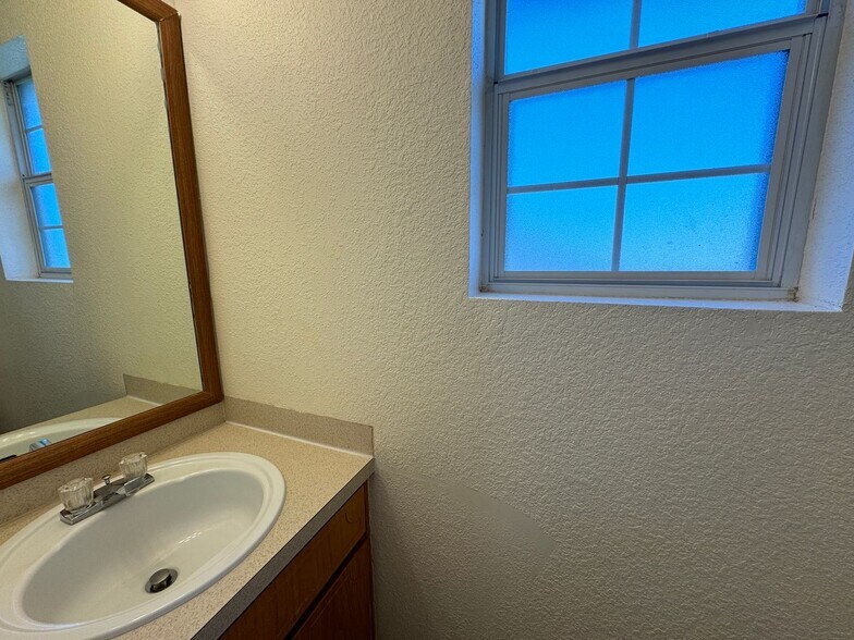 Building Photo - 4407 Abigail Dr