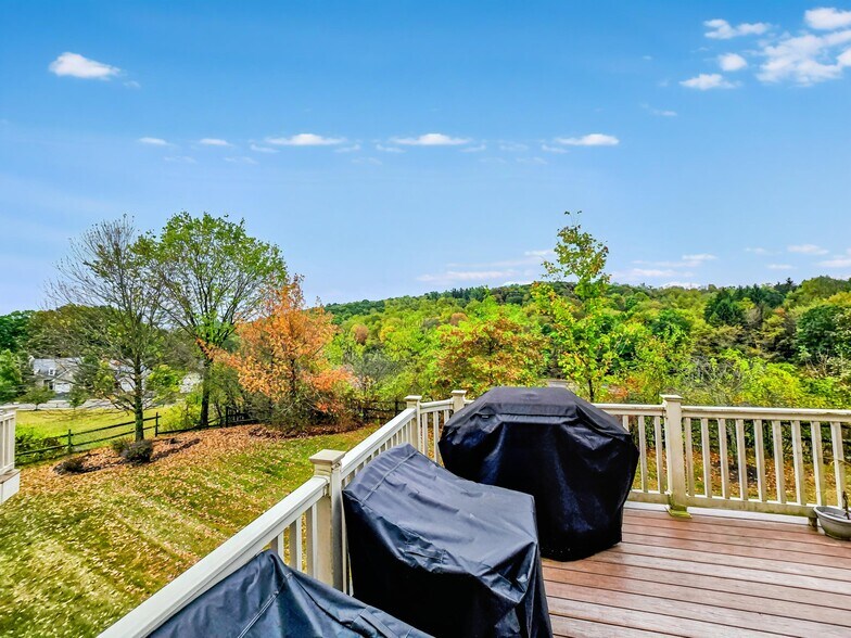 Building Photo - 813 Fairgate Dr