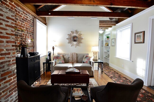 Building Photo - 80 Society St