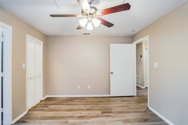 Building Photo - 1021 Wainright Dr