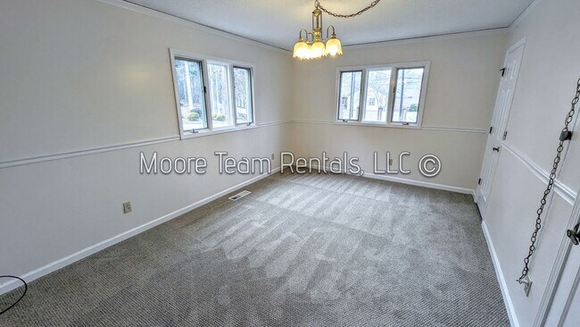 Building Photo - 2 Bed / 3 Bath Condo - Office, Pool, Clubhouse & Garage