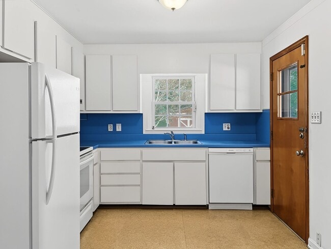 Building Photo - 6909 Justice Dr