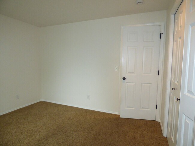 Building Photo - 3 Bed 2 bath home in North Salem!