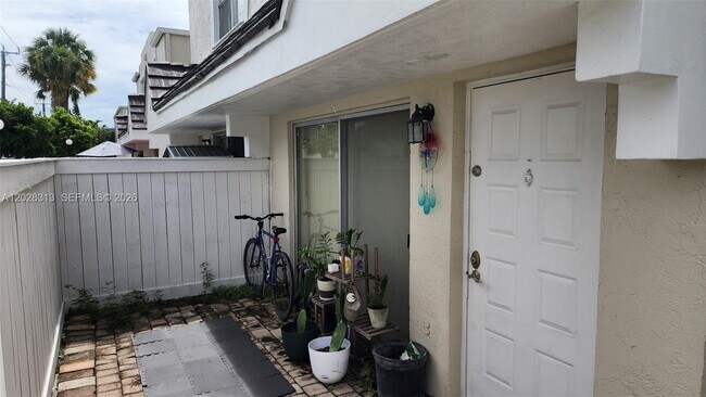 Building Photo - 4540 SW 68th Ct Cir