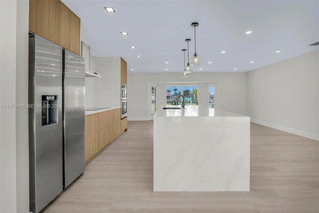 Building Photo - 105 Sinclair St SE